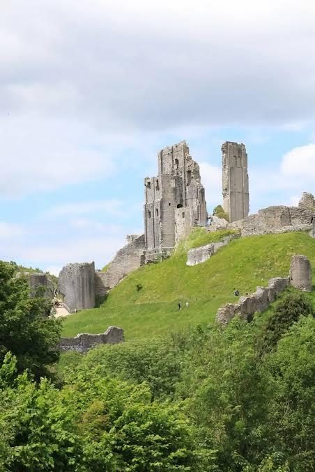 Turn Your Dorset Trip into an Adventure with Durdle Door Castle Durdle Door Castle: A Captivating Dorset Travel Experience